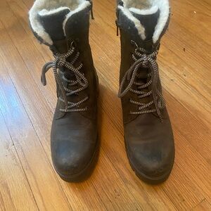Women's Brown Shearling-Lined Boots
please message before buying!!